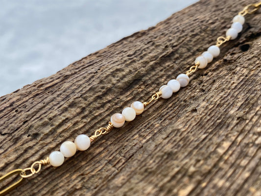 Mother of pearls shell bracelet